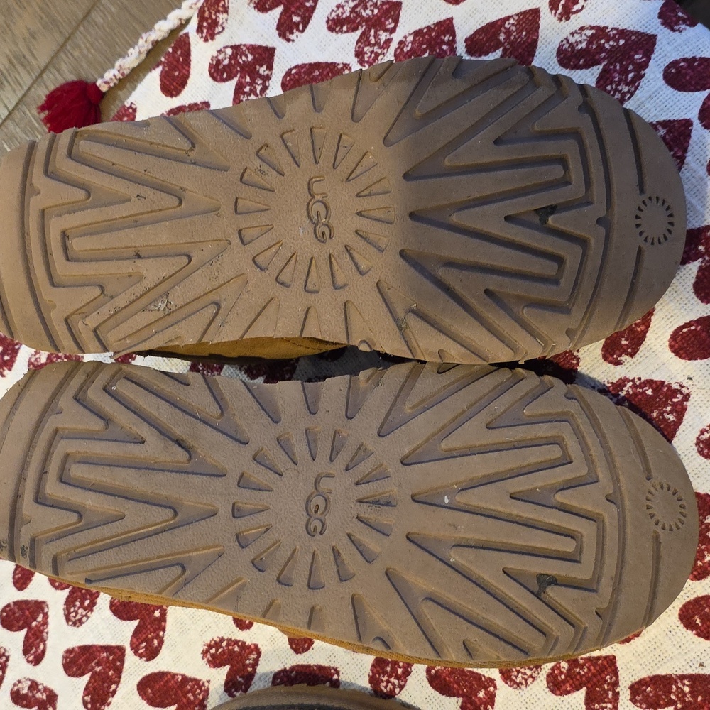 UGG Short Boots - Picture 3 of 8